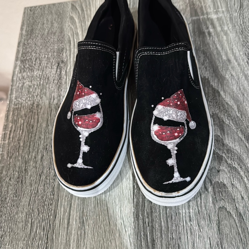 Brand new women’s size 9 black wine glasses ripped jeans shoes party ready